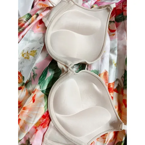 Áo lót xuất Mỹ Có sẵn màu nude Giá 120k Thiết kế ôm ngực, nâng khuôn ngực 1 cách hiệu quả , cực kỳ thoải mái