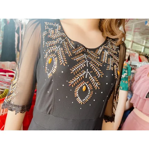 Đầm đính hạt đẹp Giá 390k đường may đẹp, kỹ, đúng mô tả.  100% sử dụng hình ảnh thật của sản phẩm