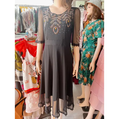 Đầm đính hạt đẹp Giá 390k đường may đẹp, kỹ, đúng mô tả.  100% sử dụng hình ảnh thật của sản phẩm