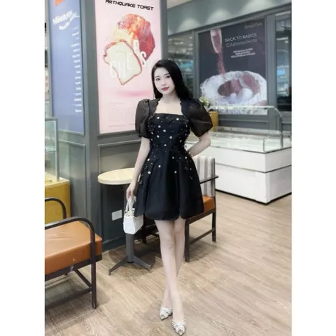 Đầm Thiết kế chất Tafta 2 lớp Dáng xòe Tay Ngắn cổ vuông Đính Hoa Nổi 3D Siêu Xinh Hàng Thiết Kế Đầm sóng Dáng xòe Tay