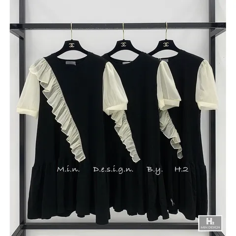 Gia 250k 🤗🤗đầm đen phối bèo hot ạ Chất zip phối dày dặn ạ Hàng chất bao đẹp