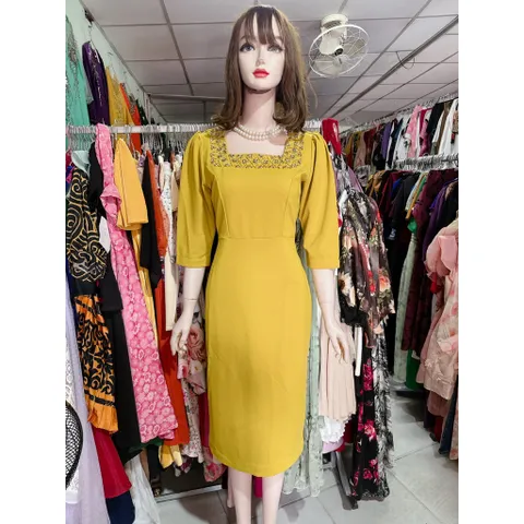 Đầm dáng dài cổ vuông kết hạt bằng tay tỉ mỉ, tay bồng, màu vàng Hàng có sẵn giao ngay L Đủ size SMLXL, eo dưới 80 cm