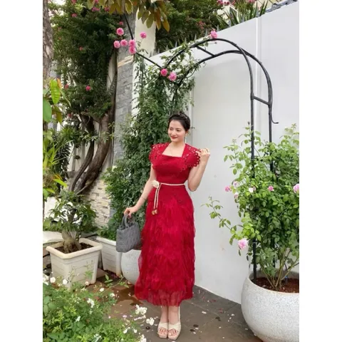 Đầm ren đỏ có đủ size tới eo 85cm