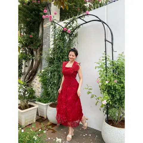 Đầm ren đỏ có đủ size tới eo 85cm