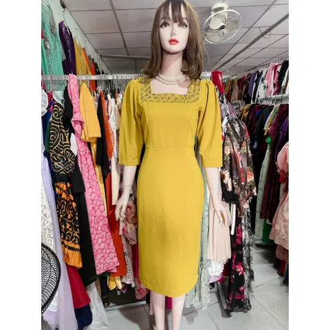 Đầm dáng dài cổ vuông kết hạt bằng tay tỉ mỉ, tay bồng, màu vàng Hàng có sẵn giao ngay L Đủ size SMLXL, eo dưới 80 cm