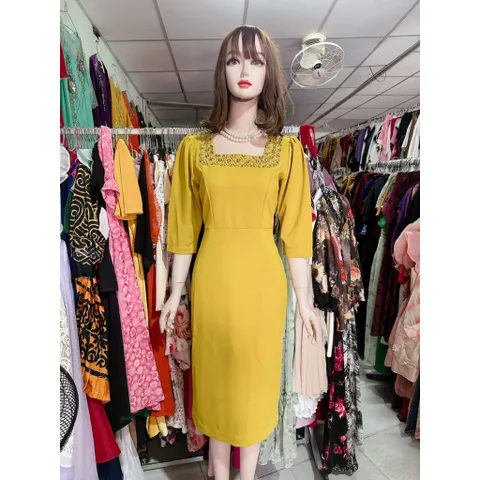Đầm dáng dài cổ vuông kết hạt bằng tay tỉ mỉ, tay bồng, màu vàng Hàng có sẵn giao ngay L Đủ size SMLXL, eo dưới 80 cm