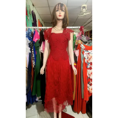 Đầm ren đỏ có đủ size tới eo 85cm