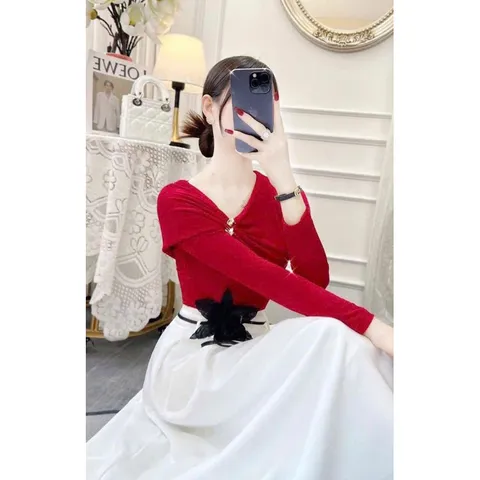 Set áo đỏ trễ vai, chân váy trắng xòe dài sang chảnh áo len dài tay cổ V lệch Hàng có sẵn giao ngay L Hàng đẹp