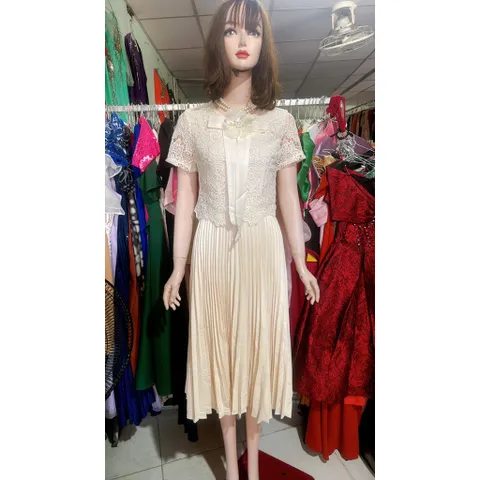 Đầm Xếp Li phối ren Dáng Xòe dài siêu đẹp Hàng chính chủ Màu kem, hàng siêu đẹp Hàng có sẵn giao ngay S, eo dưới 66cm