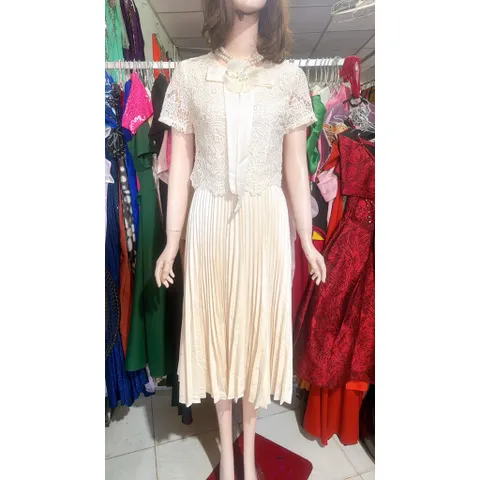 Đầm Xếp Li phối ren Dáng Xòe dài siêu đẹp Hàng chính chủ Màu kem, hàng siêu đẹp Hàng có sẵn giao ngay S, eo dưới 66cm