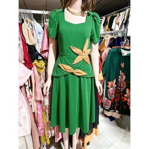 Đầm chất liệu thun umi cao cấp đính hoa nổi siêu đẹp Eo dứoi 84cm mặc đẹp, size SMLXL Màu đỏ , vàng, xanh lá, đen