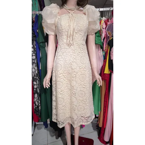 Đầm ren phối ren xoè dài hoa cúc tay tơ bồng nhún Màu kem Hàng có sẵn giao ngay SM, eo dứoi 70cm mặc đẹp Đúp lót