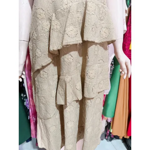Đầm yếm tầng màu nâu tây siêu đẹp Hàng có sẵn giao ngay Size SML Phía sau bo chun co giãn dễ mặc Có sẵn mút ngực
