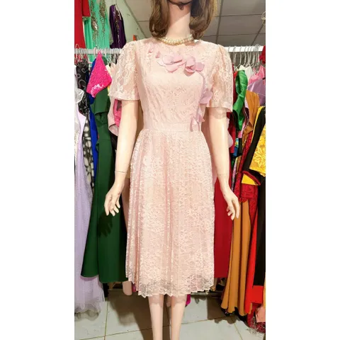 Đầm ren màu hồng mặc  Giá 290k Hàng có sẵn giao ngay