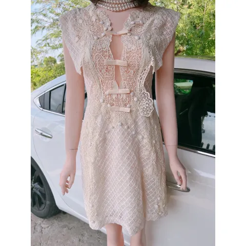 Một thiết kế thanh lịch dành cho các nàng yêu thích sự sang trọng, được thiết kế tỉ mỉ che bắp tay giúp các nàng