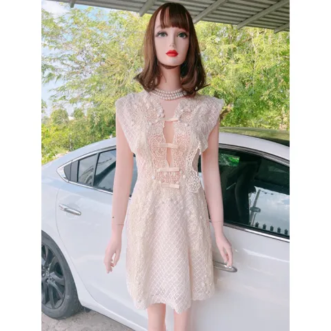 Một thiết kế thanh lịch dành cho các nàng yêu thích sự sang trọng, được thiết kế tỉ mỉ che bắp tay giúp các nàng