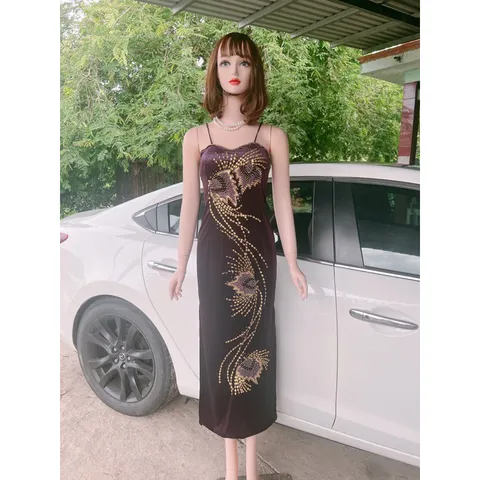 Sườn xám nhung kim xa siêu phẩm cách tân nhung dài Giá 390k Hàng có sẵn giao ngay Có sẵn mút ngực Màu tím Đính kết