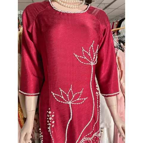 Áo dài mẹ kết hoa sen(màu đỏ đô) Hàng có sẵn giao ngay XL2XL Chất liệu lụa vân gỗ cao cấp Eo dưới 90 cm mặc đẹp