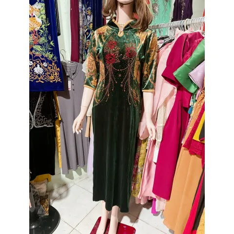 Đầm nhung cổ sườn xám đính đá cao cấp màu đỏ đô + xanh lá Hàng có sẵn giao ngay Chất nhung co giãn dễ mặc Giá 420k