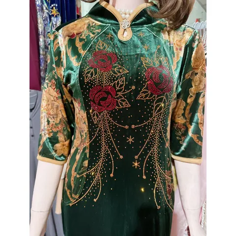 Đầm nhung cổ sườn xám đính đá cao cấp màu đỏ đô + xanh lá Hàng có sẵn giao ngay Chất nhung co giãn dễ mặc Giá 420k