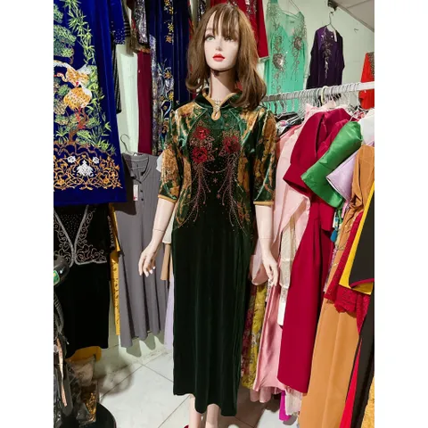 Đầm nhung cổ sườn xám đính đá cao cấp màu đỏ đô + xanh lá Hàng có sẵn giao ngay Chất nhung co giãn dễ mặc Giá 420k