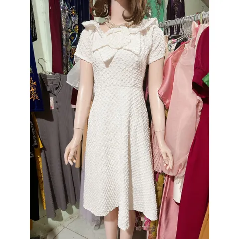 Váy xoè cổ nơ siêu xinh , chất gấm xốp mềm mát nhẹ nhàng Giá 290k Hàng có sẵn giao ngay Chất liệu gấm xốp nổi Màu trắng
