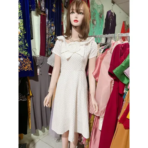 Váy xoè cổ nơ siêu xinh , chất gấm xốp mềm mát nhẹ nhàng Giá 290k Hàng có sẵn giao ngay Chất liệu gấm xốp nổi Màu trắng