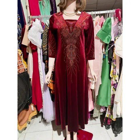 Đầm nhung siêu đẹp Giá 390k  Hàng có sẵn giao ngay Hình chụp thật 100%  Màu đỏ đô  Chất liêu nhung tuyết không nhăn