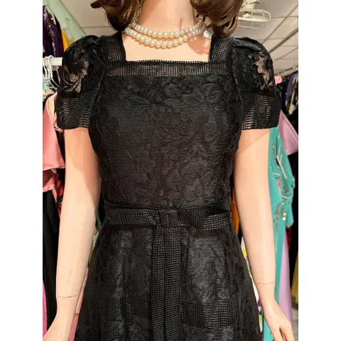 Đầm Thiết Kế Chất Ren Kén Tằm Dệt Khoang Chỉ Dáng Xoè  Hàng có sẵn giao ngay M Size SM Màu đen Giá 380k Đúp lót 2 lớp
