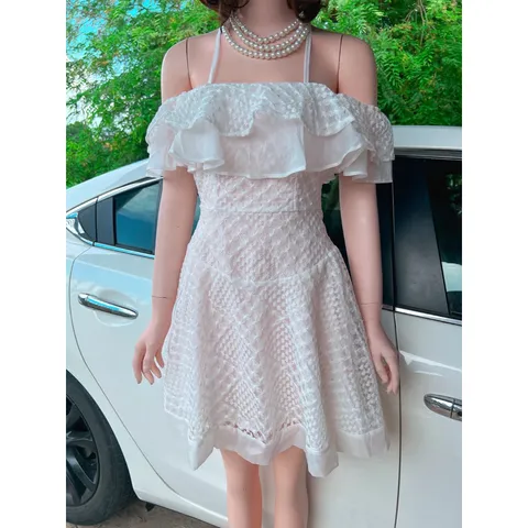 Size: Freesize <55kg Giá 290k - Chất liệu: Ren - Kiểu cách: Trễ vai nữ tính Hàng có sẵn giao ngay