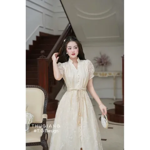 Đầm ren màu đen và trắng kem