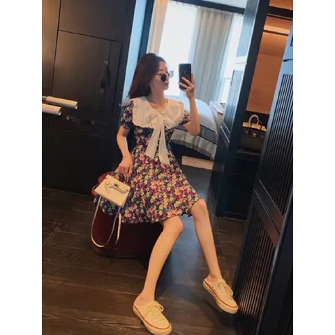 Đầm nhà em đấy đúng chuẩn NHẸ NHÀNG MÀ SANG xúc xích nhé các truỵ 👌 Gam màu hoa nhẹ nhàng xinh suất sắc luôn ạ