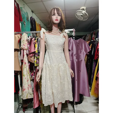 ĐẦM THÊU HOA nổi XOÈ siêu đẹp ,Đầm cột dây vai summer xinh Size XS, S Hàng chính chủ ND Giá 290k Màu kem