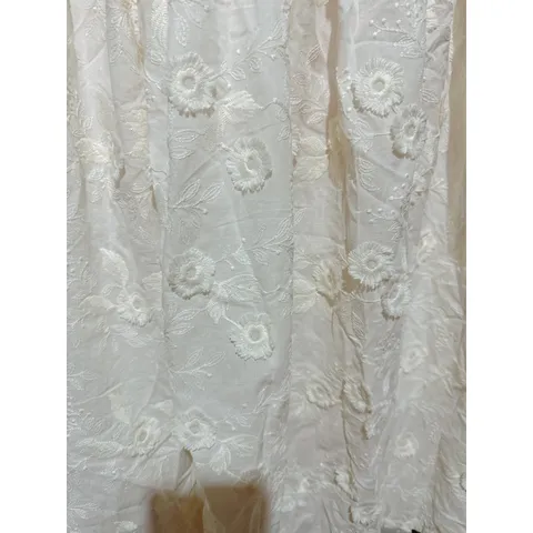 ĐẦM THÊU HOA nổi XOÈ siêu đẹp ,Đầm cột dây vai summer xinh Size XS, S Hàng chính chủ ND Giá 290k Màu kem