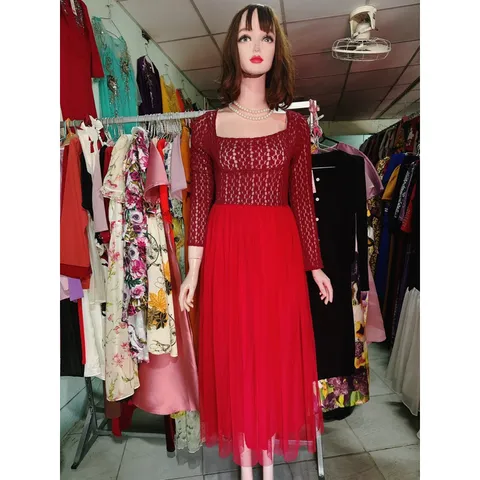 Đầm ren ,Đầm thiết kế chất ren phối tùng lưới cổ vuông tay dài dáng xoè dài maxi siêu xinh Có màu đen và đỏ Giá 290k