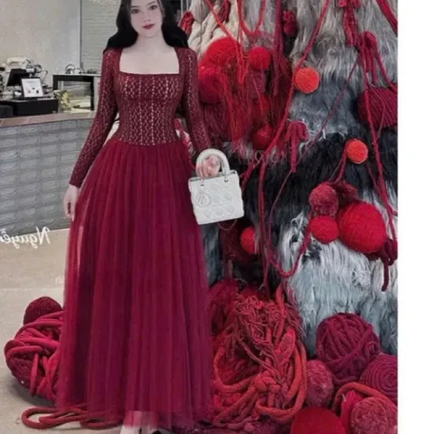 Đầm ren ,Đầm thiết kế chất ren phối tùng lưới cổ vuông tay dài dáng xoè dài maxi siêu xinh Có màu đen và đỏ Giá 290k