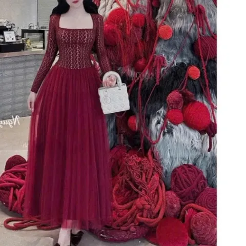 Đầm ren ,Đầm thiết kế chất ren phối tùng lưới cổ vuông tay dài dáng xoè dài maxi siêu xinh Có màu đen và đỏ Giá 290k