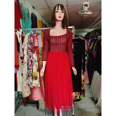 Đầm ren ,Đầm thiết kế chất ren phối tùng lưới cổ vuông tay dài dáng xoè dài maxi siêu xinh Có màu đen và đỏ Giá 290k