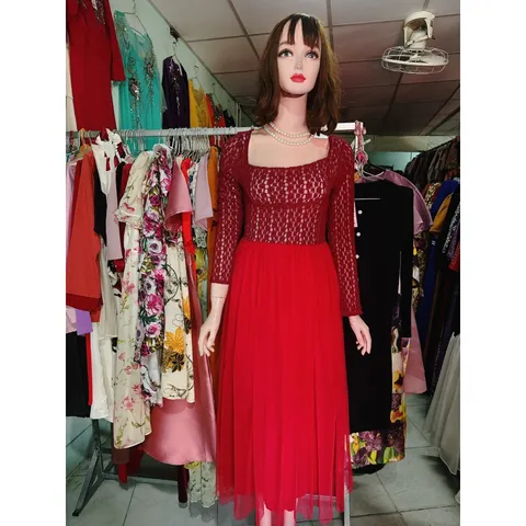 Đầm ren ,Đầm thiết kế chất ren phối tùng lưới cổ vuông tay dài dáng xoè dài maxi siêu xinh Có màu đen và đỏ Giá 290k