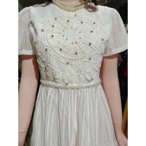 Đầm ren siêu đẹp Hàng có sẵn giao ngay Đủ size tới 65kg Màu trắng Có size tới XL Chất liệu ren đúp lót 2 lớp Giá 450k