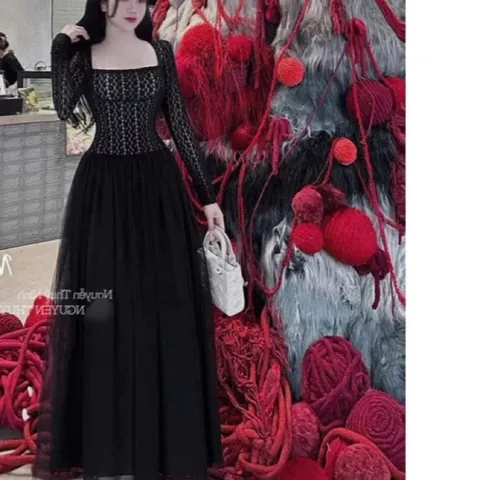 Đầm ren tay dài cổ vuông siêu đẹp