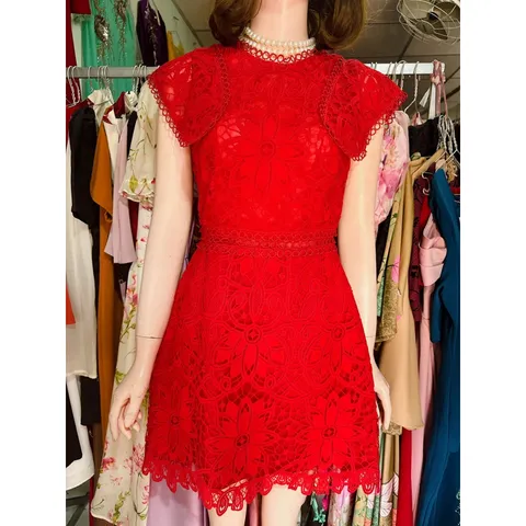 (Ảnh thật);Đầm ren nổi thiết kế cao cấp, vải ren xịn, form đẹp Eo dưới 68cm Màu đỏ và nâu tây Hàng có sẵn giao ngay