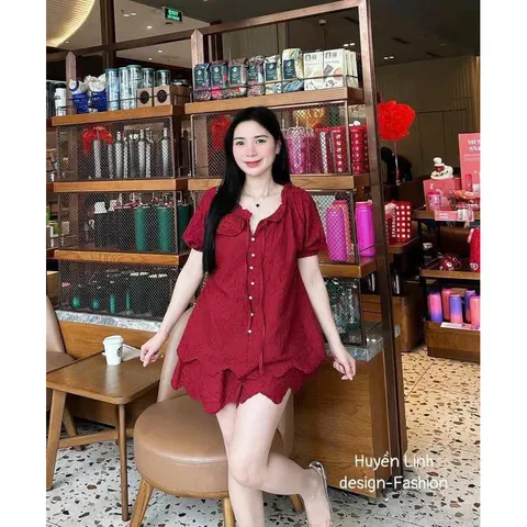 SET ĐỤC LỖ TAY DÀI CHẤT THÔ BOIL MỀM HÀNG 2 LỚP Hàng có sẵn giao ngay Size SML mặc đẹp Màu đỏ đô Giá 290k/ cả set