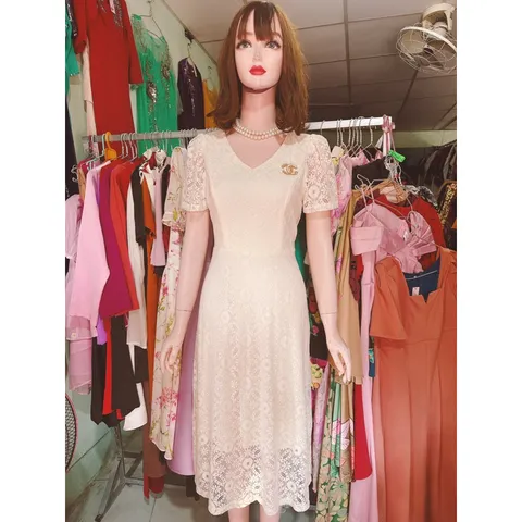 Đầm ren Thiết Kế Cao Cấp chất liệu Ren mềm mịn kiểu dáng sang trọng đứng form cực tôn dáng Màu trắng kem Hàng có sẵn