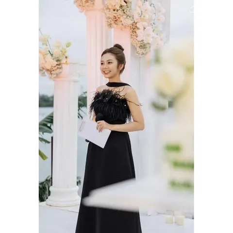 Đầm maxi nữ dự tiệc sang trọng chất tapta cúp ngực dây cổ phối lông vũ ngực dáng váy chữ A dài maxi,cúp ngực lông vũ