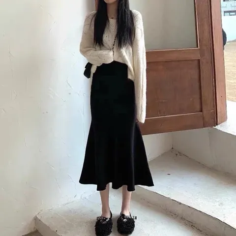 Chân váy đuôi cá siêu đẹp, tôn dáng Hàng có sẵn giao ngay Có đủ size tới 80kg Chất liệu co giãn dễ mặc Giá 199k/ cái