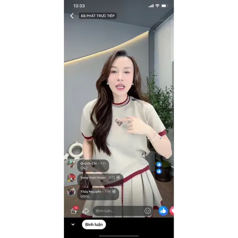 Set đồ nữ phối viền áo thun cổ bo chân váy xếp ly basic nhưng không đơn giản nàng nào cũng mê 