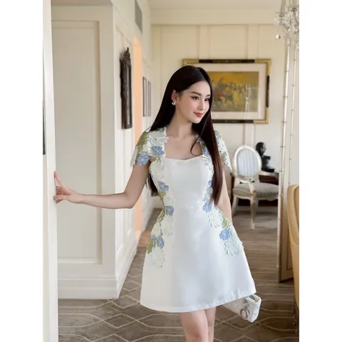 Đầm siêu cấp Giá 490k Hàng coa sẵn giao ngay Ren y hình + tapta