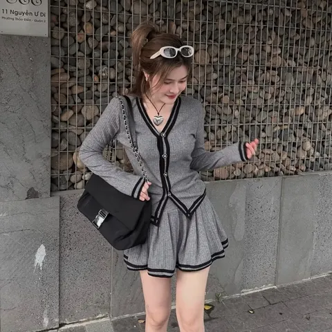 Sét nữ dài tay áo cardigan kèm chân váy xếp ly, bộ len tăm áo và chân váy xòe Hàng có sẵn giao ngay Giá 290k