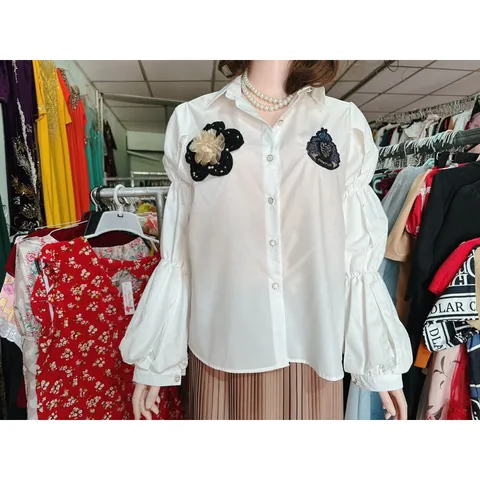 Áo sơ mi đính kết nổi siêu đẹp Hàng có sẵn giao ngay Size SML Hàng siêu cấp chính chủ, tay cách điệu siêu đẹp Giá 380k